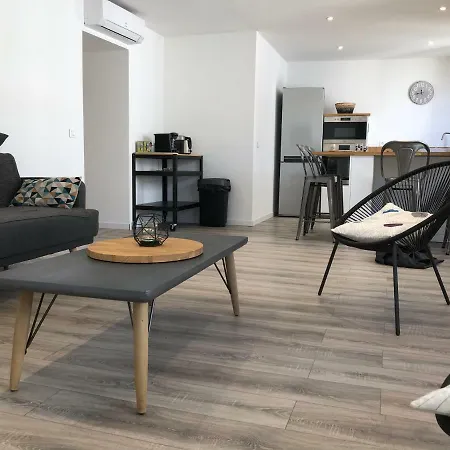 Apartment Port *