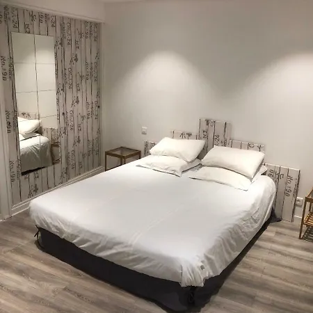 Port Apartment *